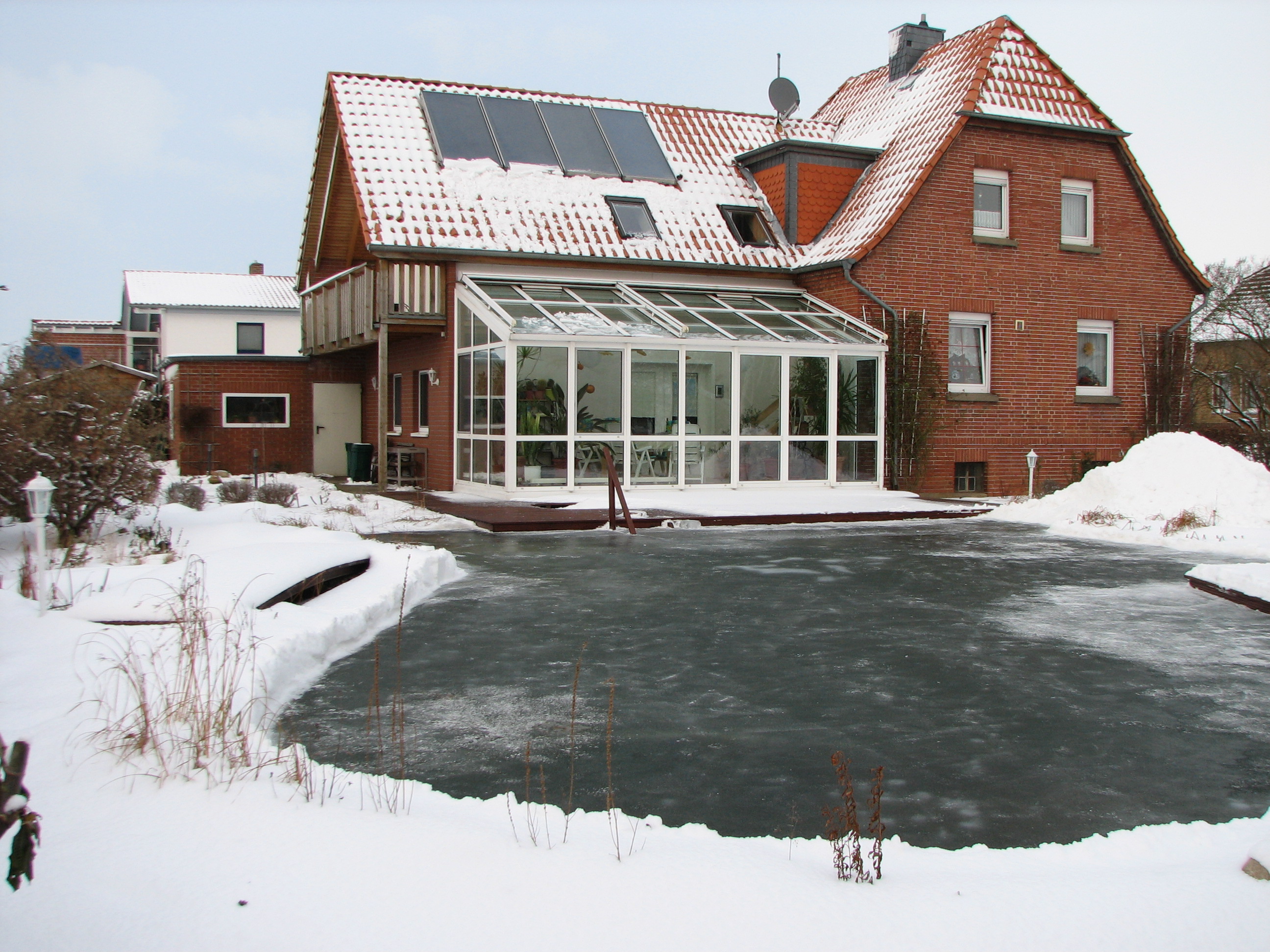 Fotos vom Schwimmteich der Familie Schweda in Hoheneggelsen